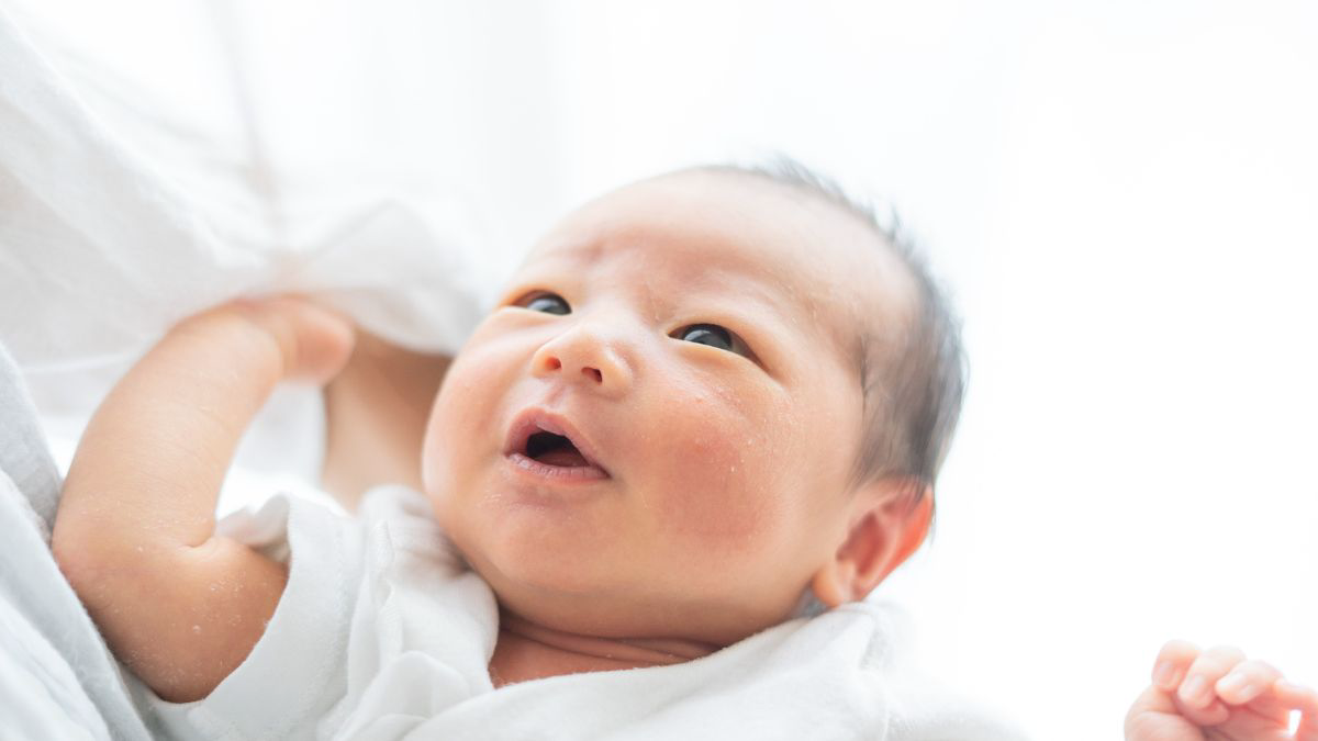 Tumbuh Kembang Bayi 3 Bulan